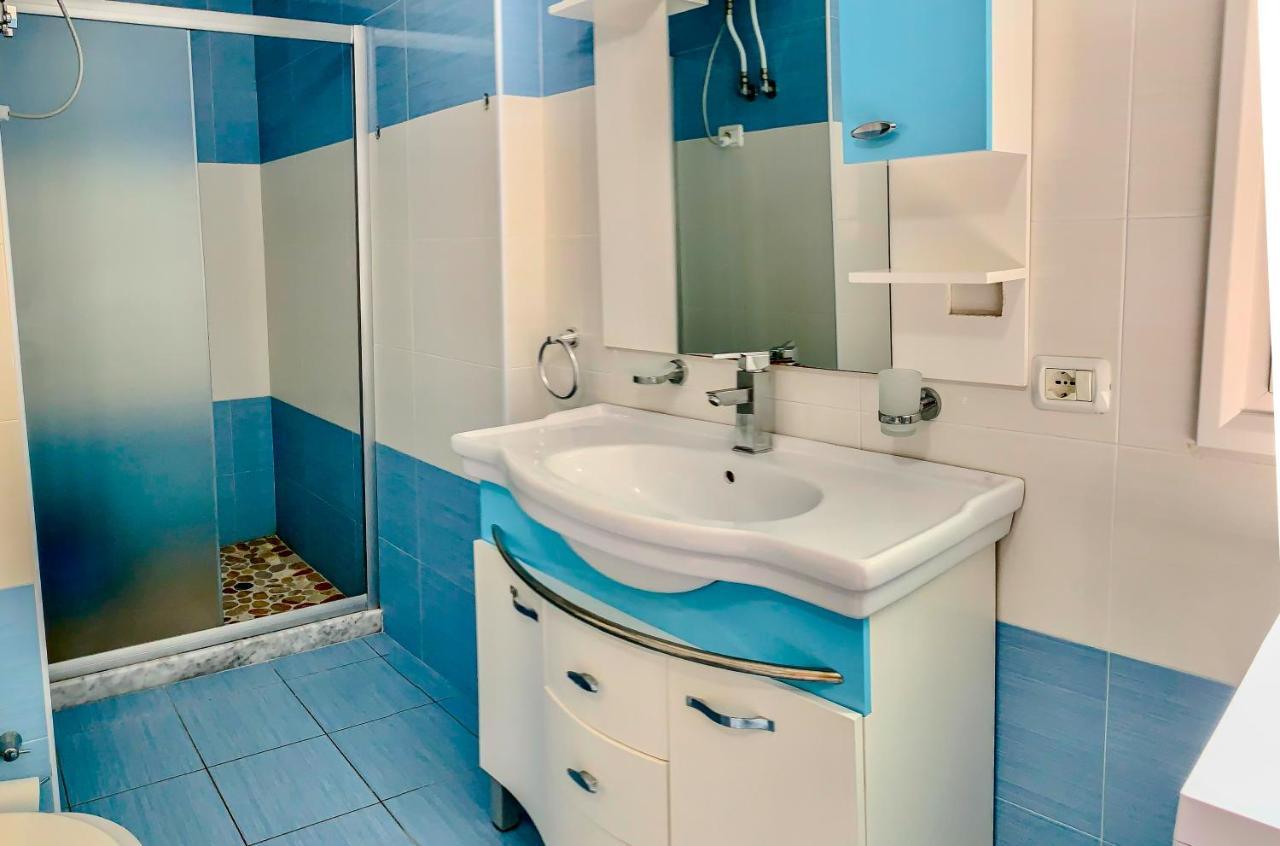Endy Apartaments Orikum Esterno foto