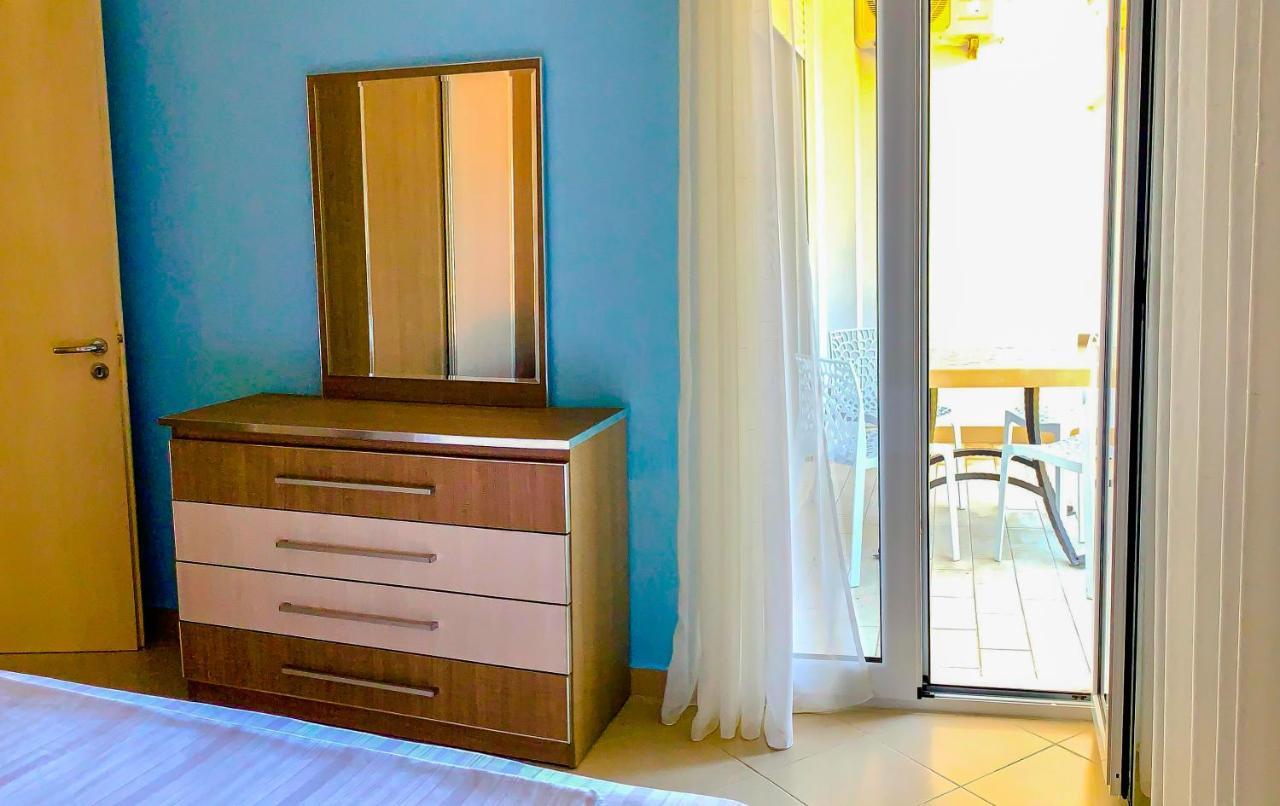 Endy Apartaments Orikum Esterno foto