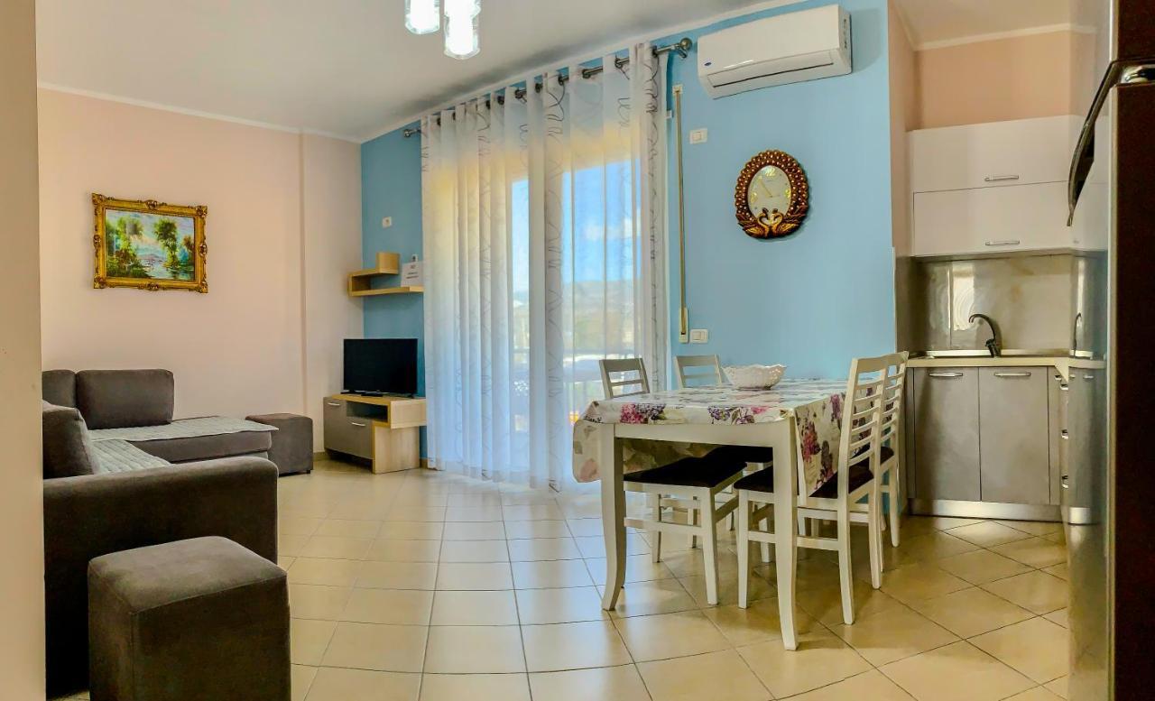 Endy Apartaments Orikum Esterno foto