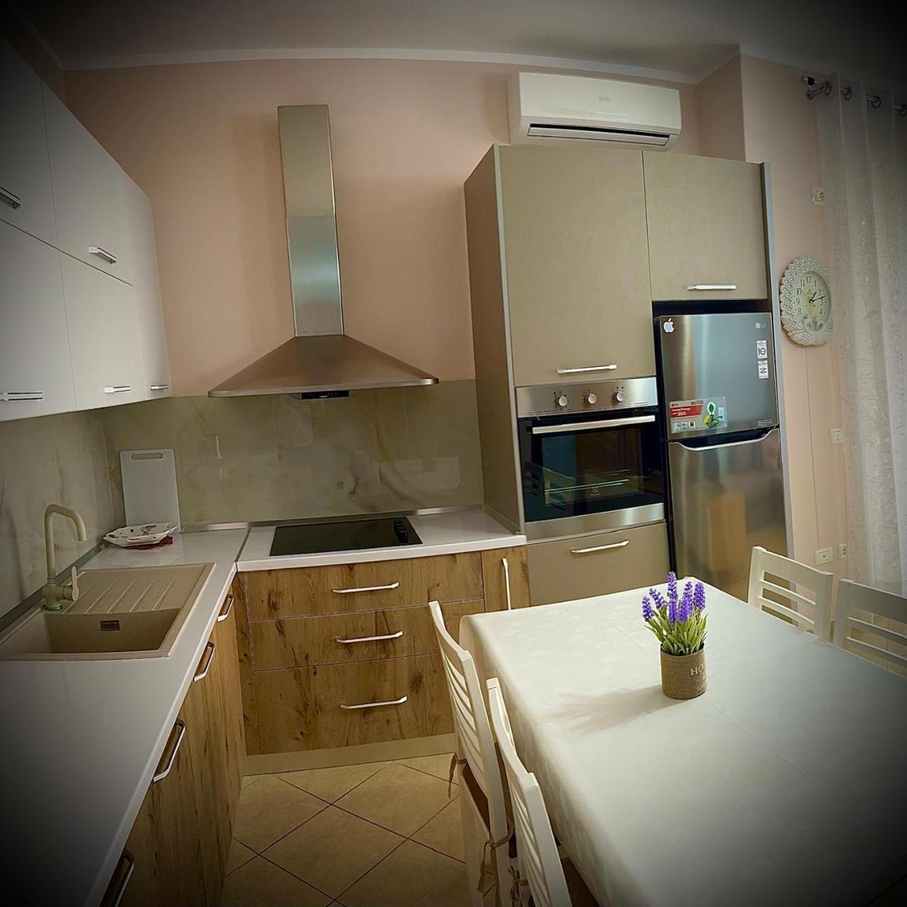 Endy Apartaments Orikum Esterno foto