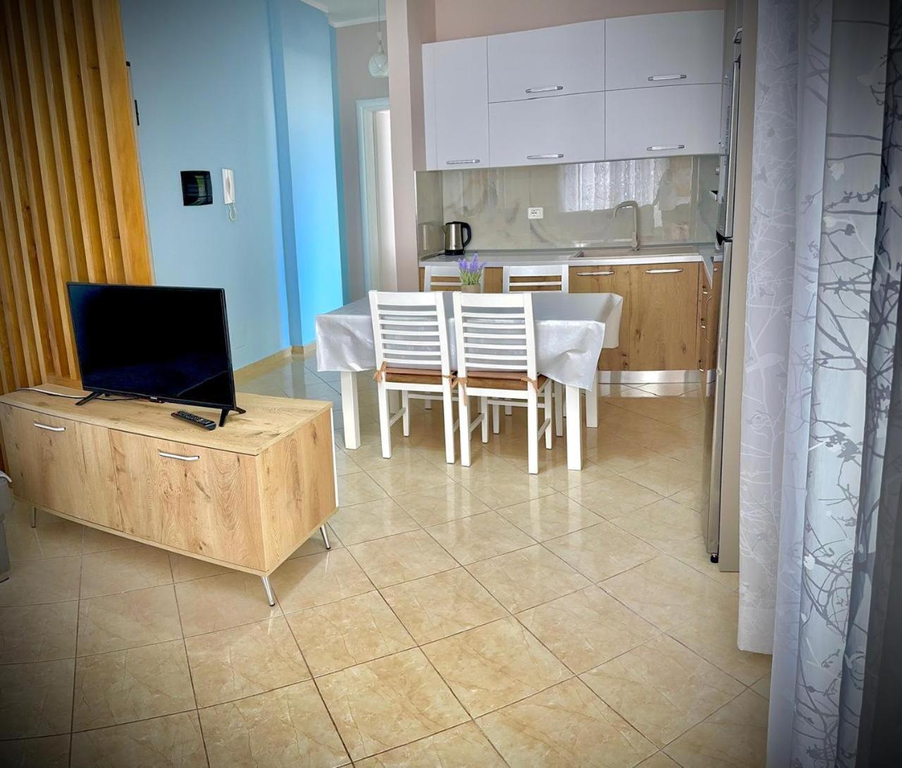 Endy Apartaments Orikum Esterno foto