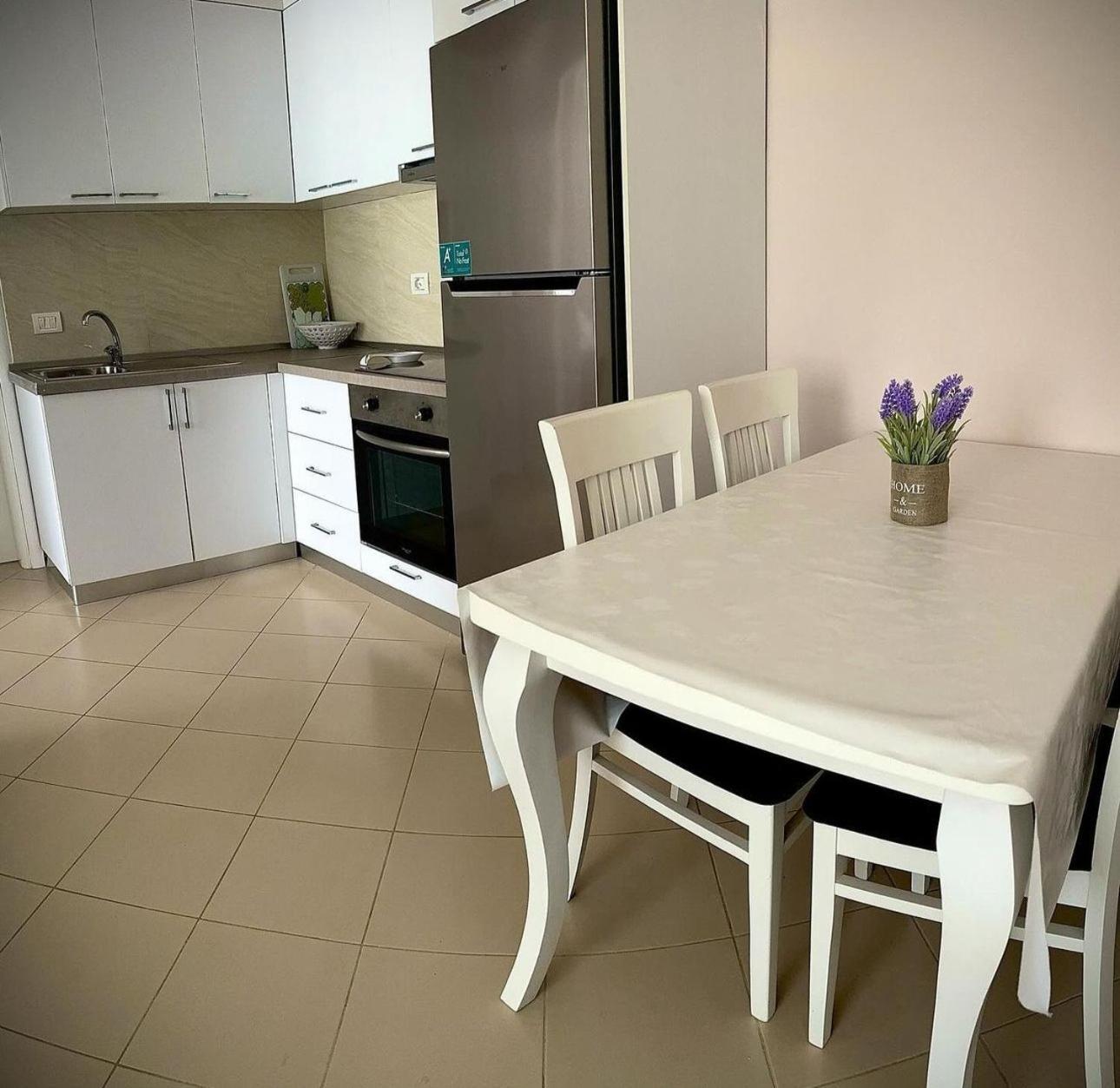 Endy Apartaments Orikum Esterno foto