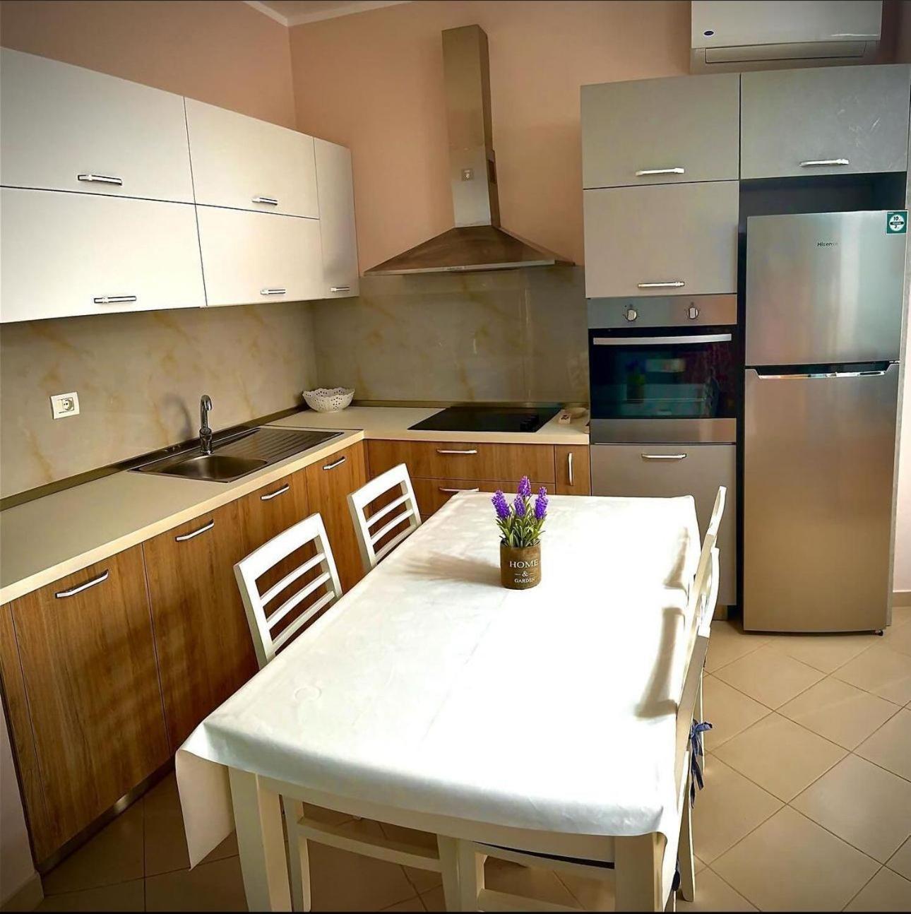 Endy Apartaments Orikum Esterno foto