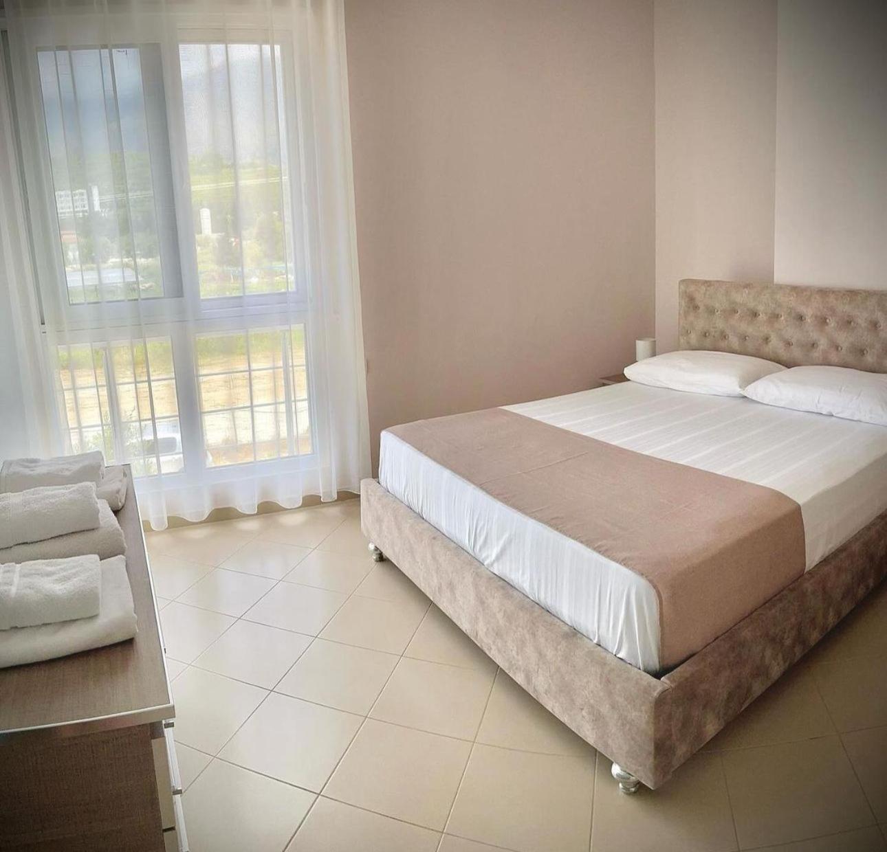 Endy Apartaments Orikum Esterno foto