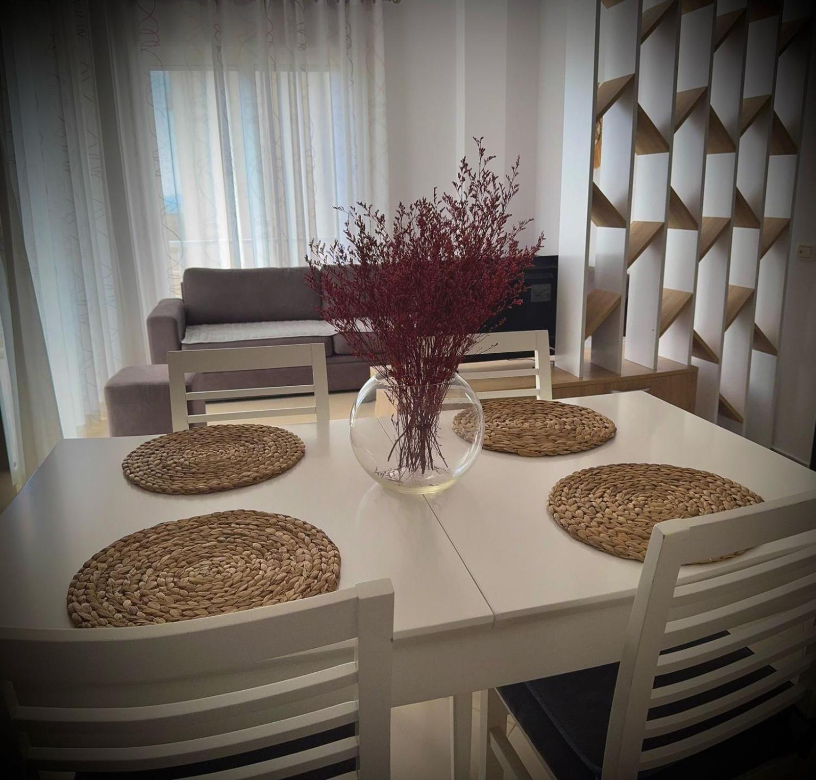 Endy Apartaments Orikum Esterno foto