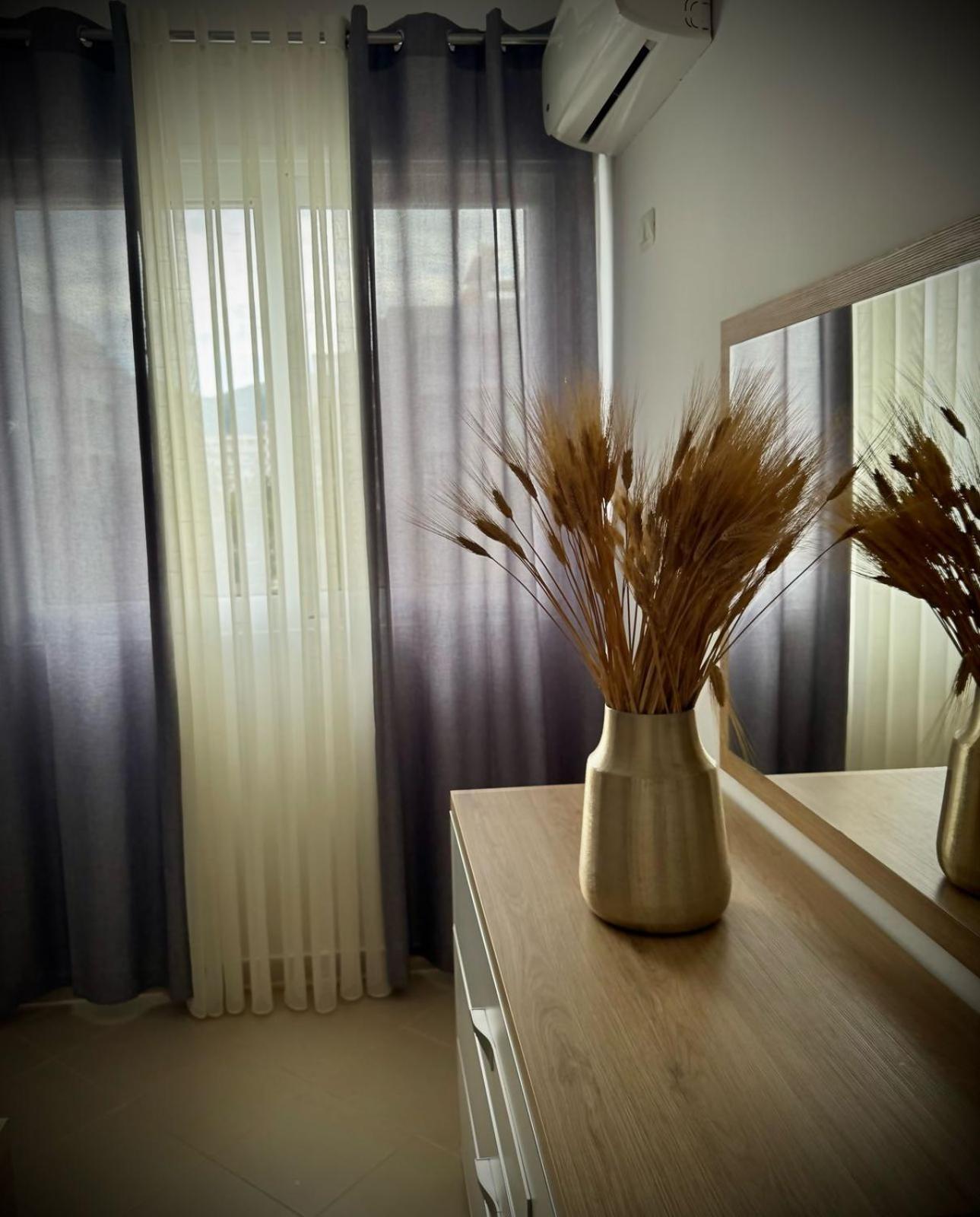 Endy Apartaments Orikum Esterno foto