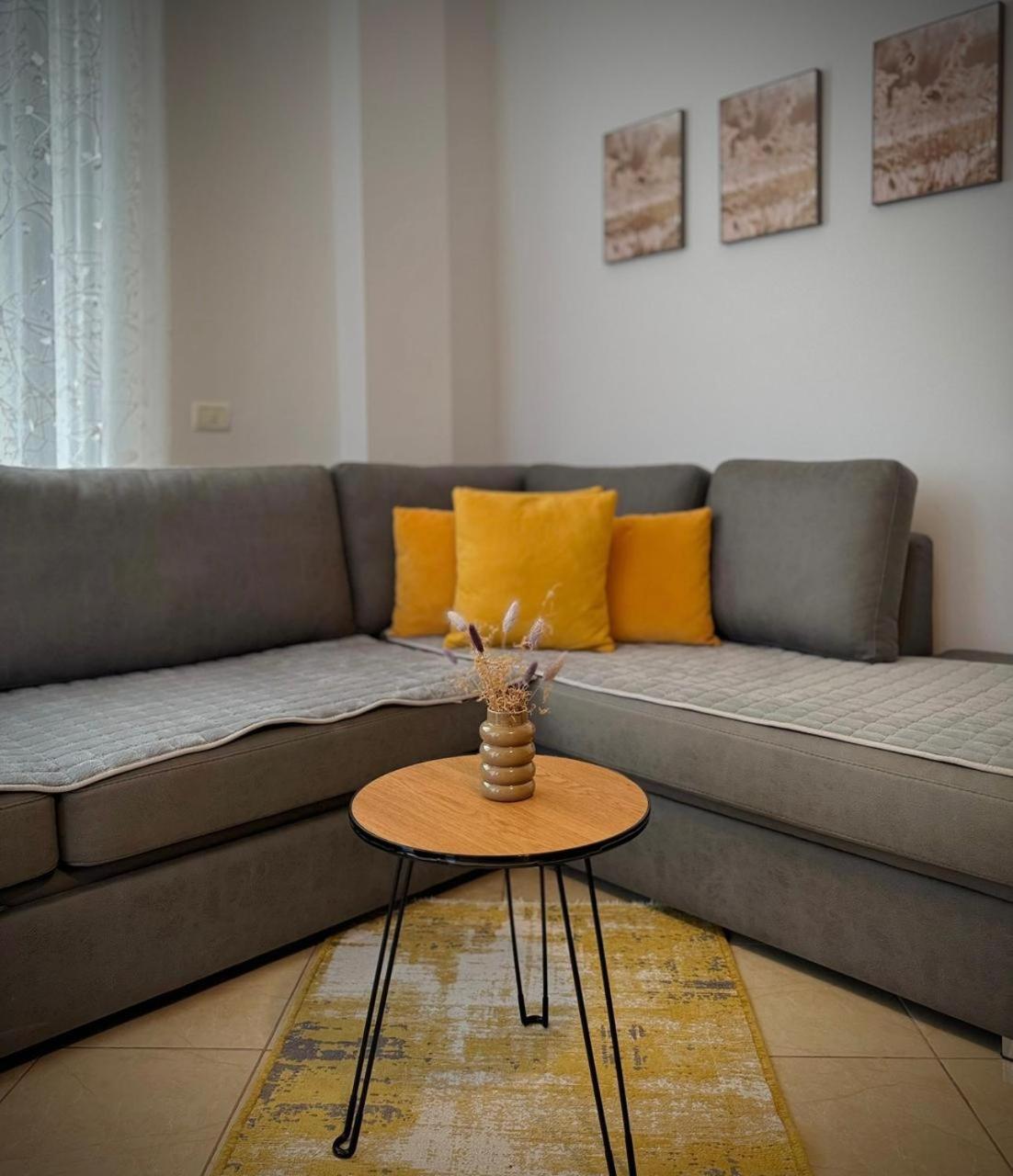 Endy Apartaments Orikum Esterno foto