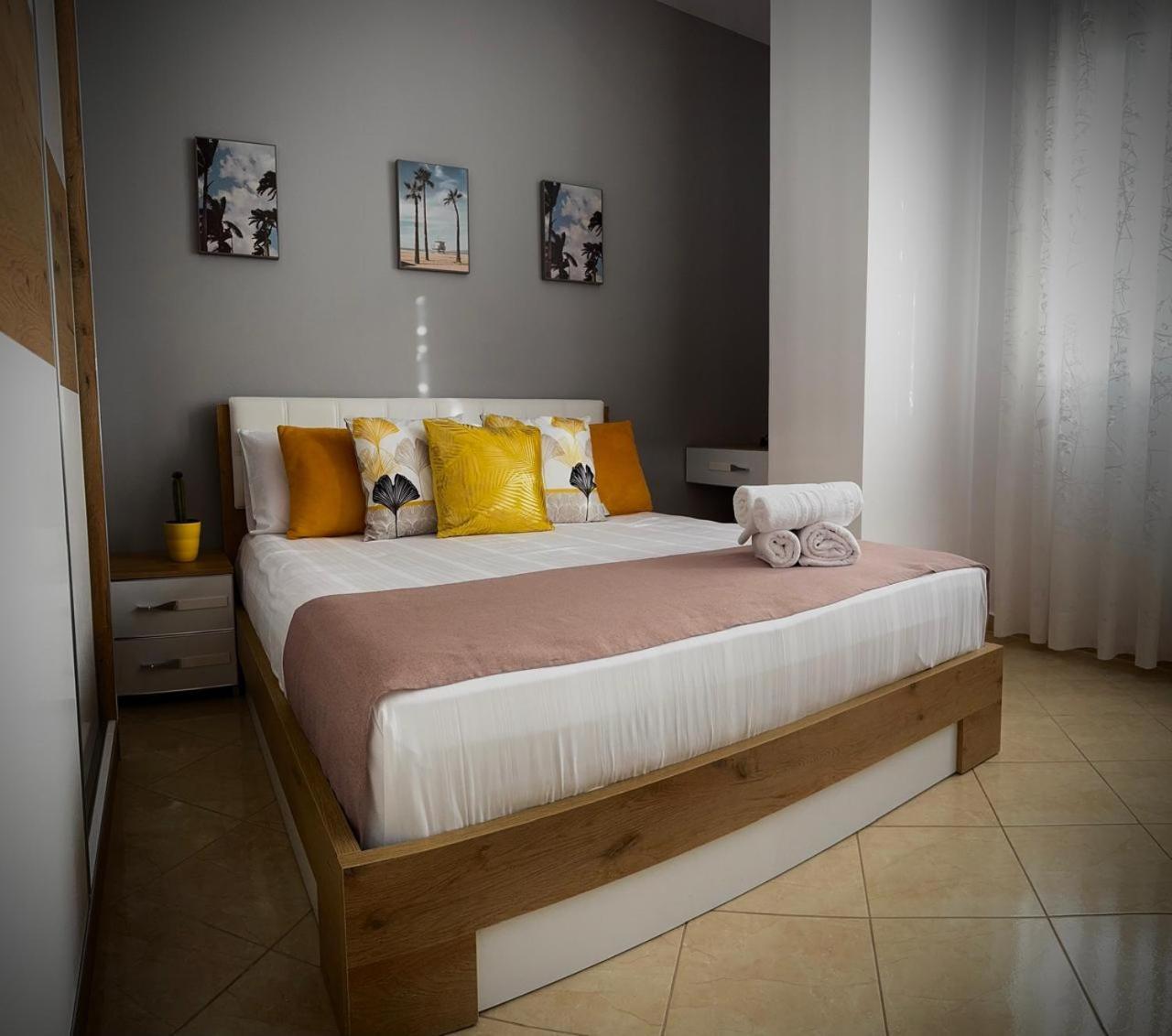Endy Apartaments Orikum Esterno foto