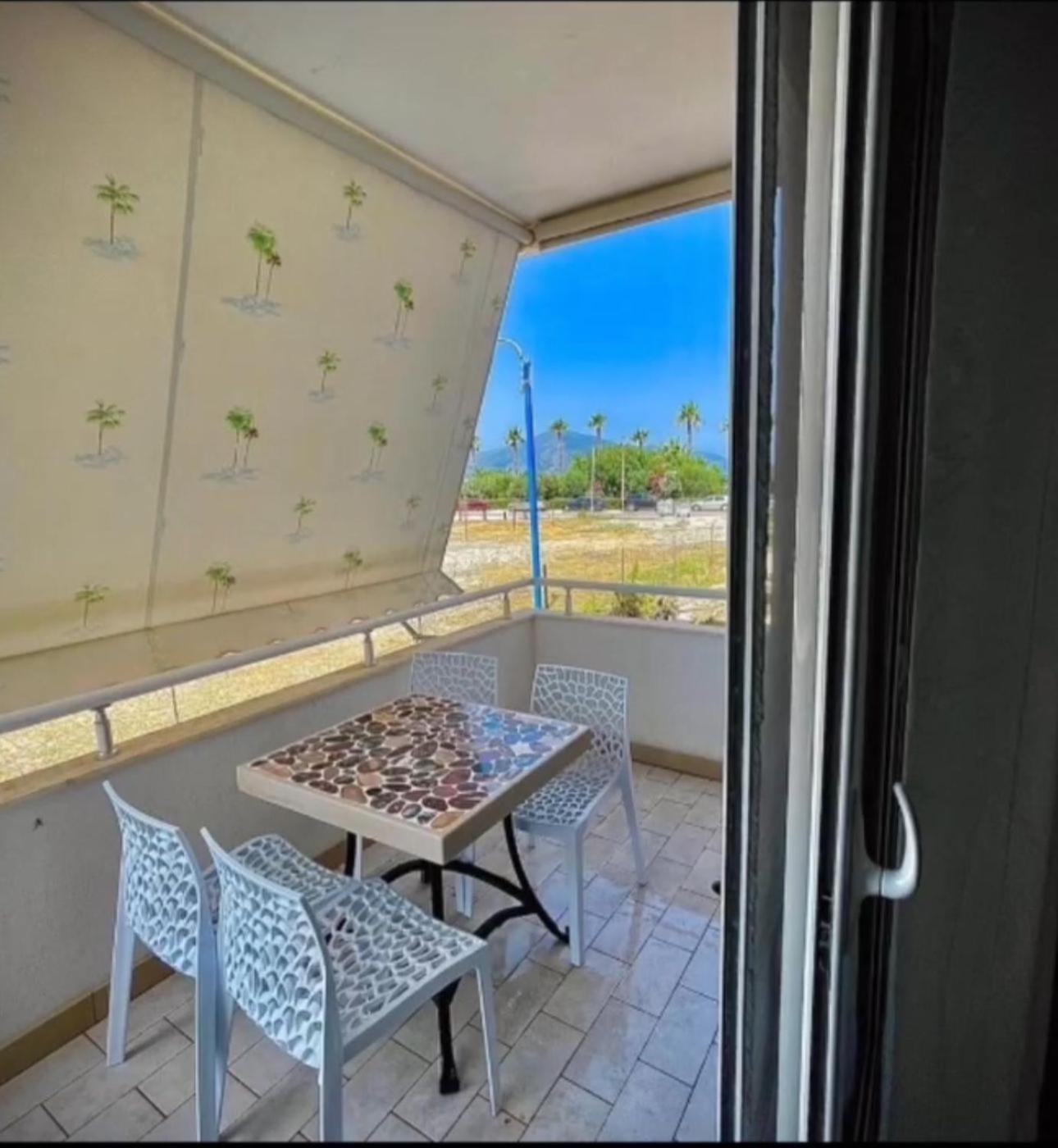 Endy Apartaments Orikum Esterno foto
